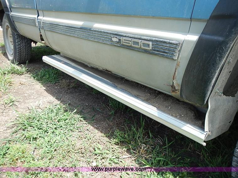 image for item I3594 1988 Chevrolet Scottsdale 1500 pickup truck