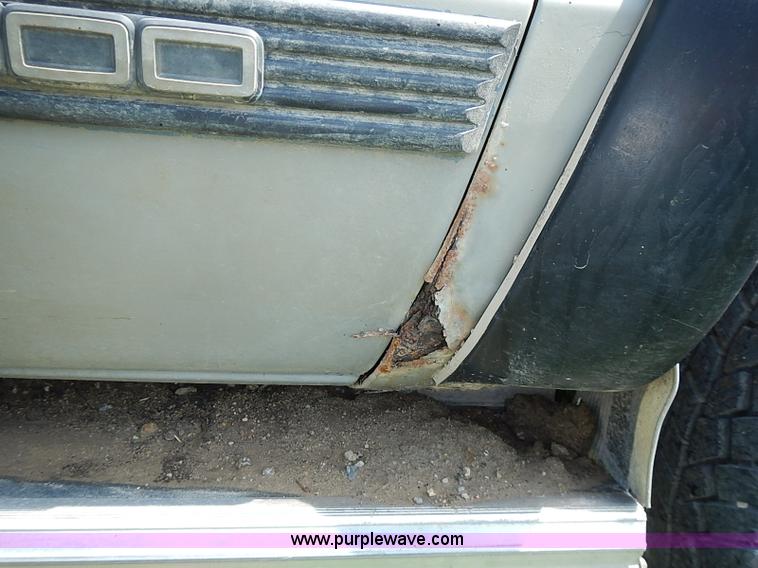 image for item I3594 1988 Chevrolet Scottsdale 1500 pickup truck