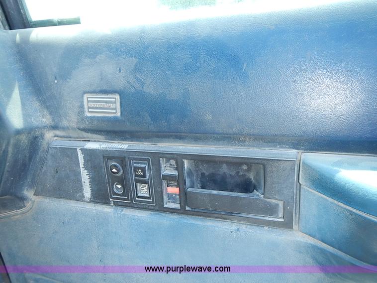 image for item I3594 1988 Chevrolet Scottsdale 1500 pickup truck