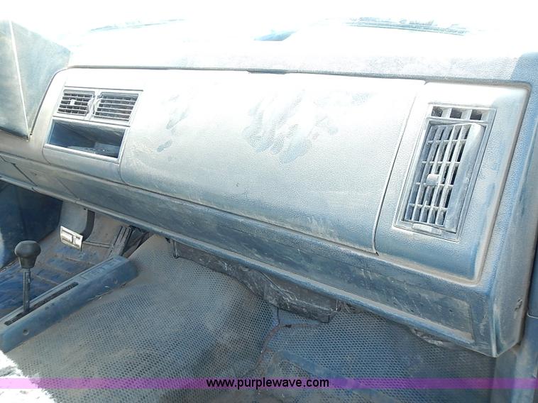 image for item I3594 1988 Chevrolet Scottsdale 1500 pickup truck