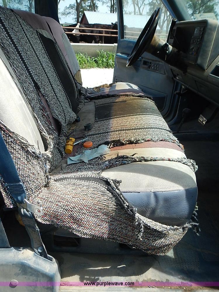 image for item I3594 1988 Chevrolet Scottsdale 1500 pickup truck