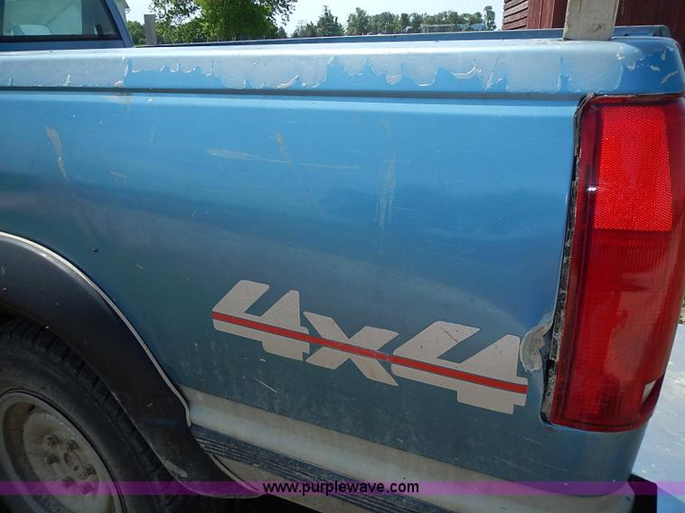 image for item I3594 1988 Chevrolet Scottsdale 1500 pickup truck