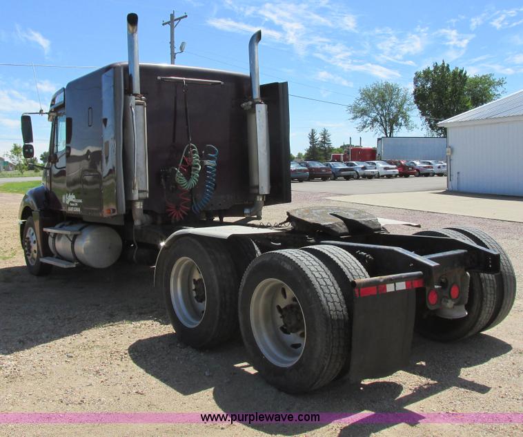 image for item I6250 2003 Freightliner Columbia semi truck