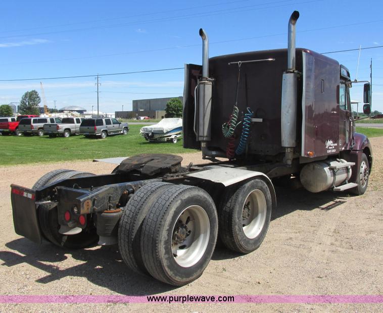 image for item I6250 2003 Freightliner Columbia semi truck