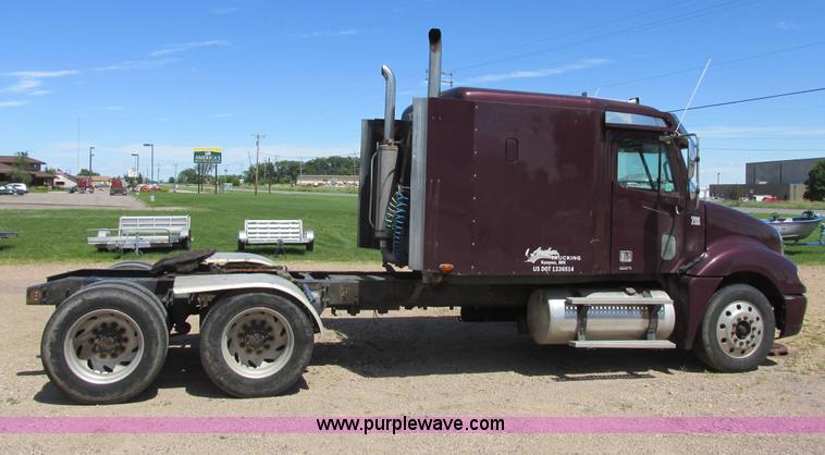 image for item I6250 2003 Freightliner Columbia semi truck
