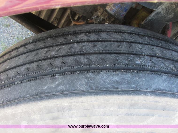 image for item I6250 2003 Freightliner Columbia semi truck