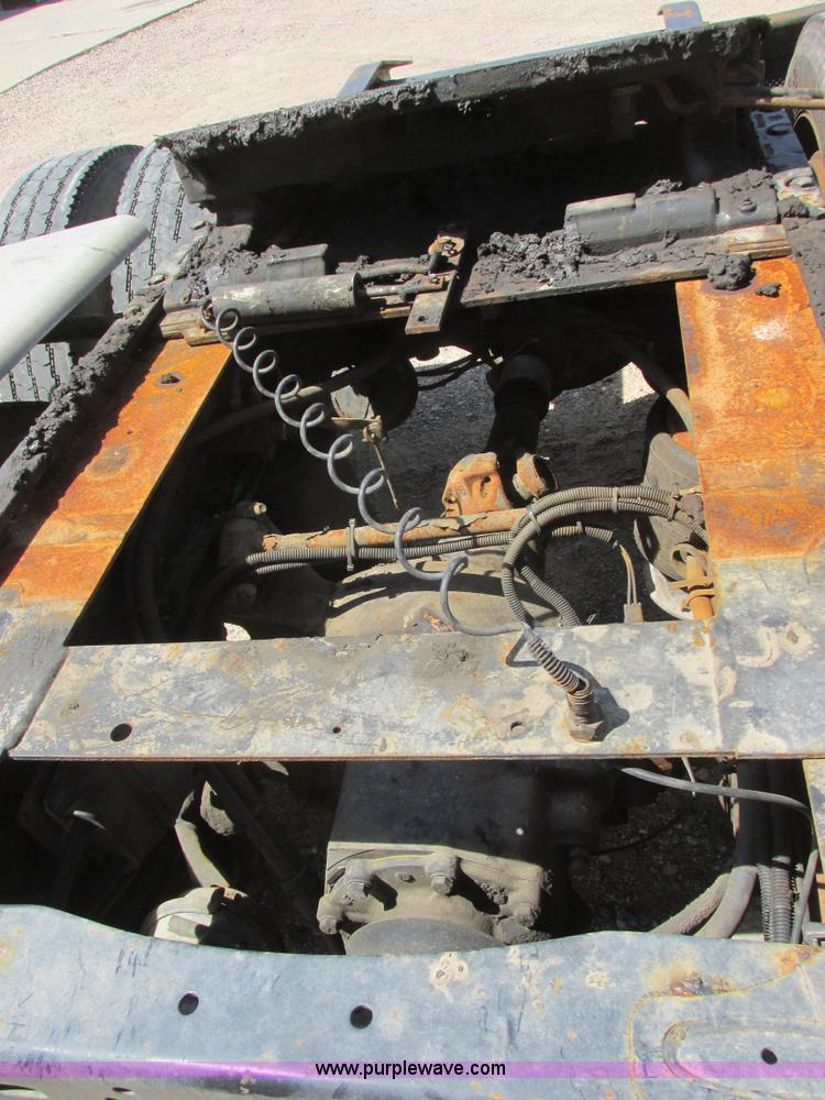 image for item I6250 2003 Freightliner Columbia semi truck