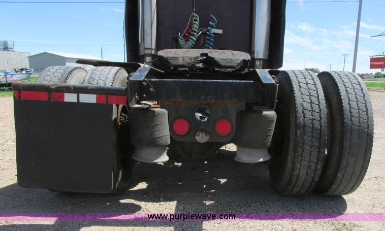 image for item I6250 2003 Freightliner Columbia semi truck