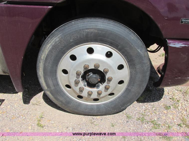 image for item I6250 2003 Freightliner Columbia semi truck