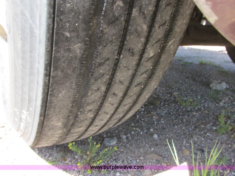 image for item I6250 2003 Freightliner Columbia semi truck