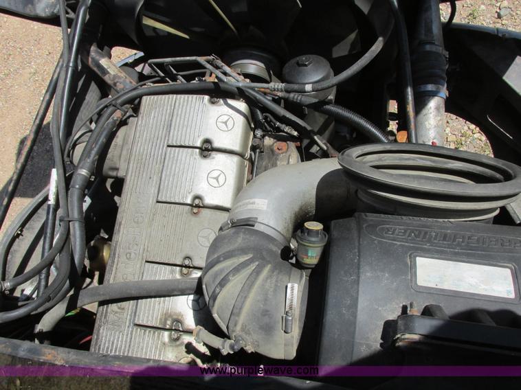 image for item I6250 2003 Freightliner Columbia semi truck