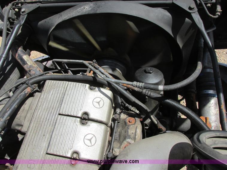 image for item I6250 2003 Freightliner Columbia semi truck