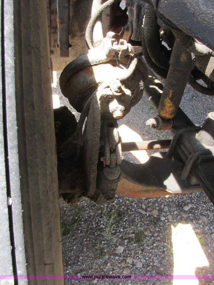 image for item I6250 2003 Freightliner Columbia semi truck