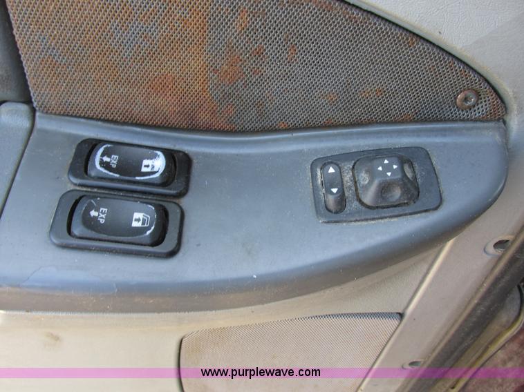 image for item I6250 2003 Freightliner Columbia semi truck