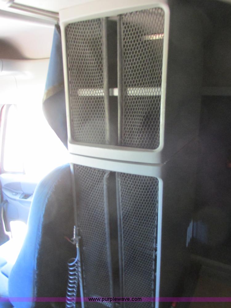 image for item I6250 2003 Freightliner Columbia semi truck