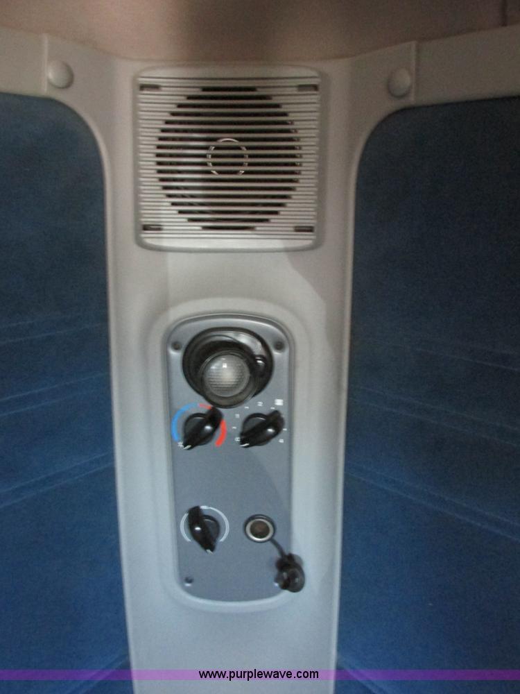 image for item I6250 2003 Freightliner Columbia semi truck