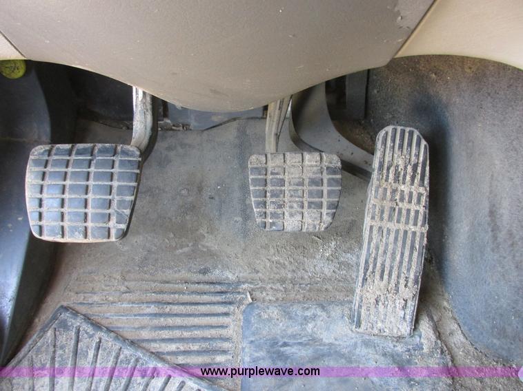 image for item I6250 2003 Freightliner Columbia semi truck