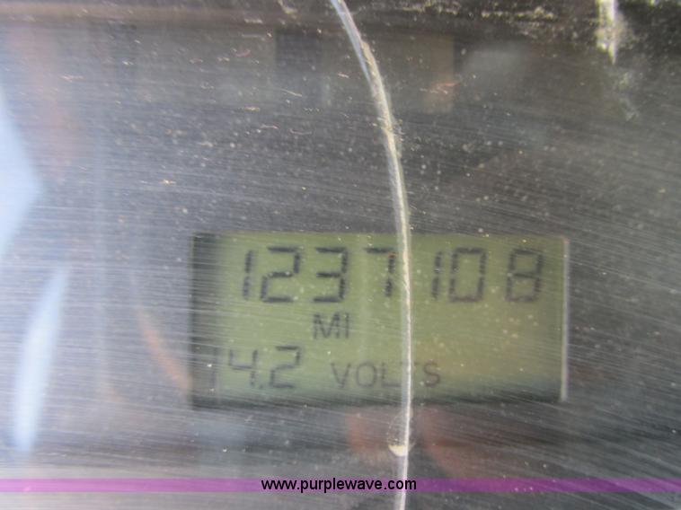 image for item I6250 2003 Freightliner Columbia semi truck