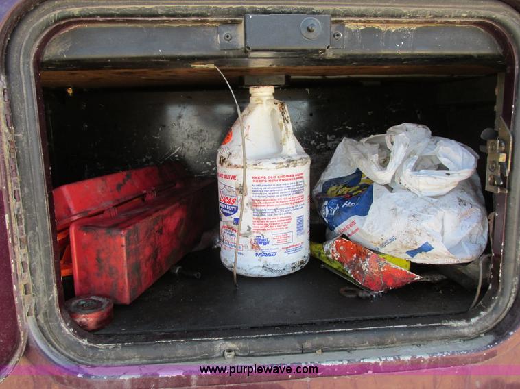 image for item I6250 2003 Freightliner Columbia semi truck