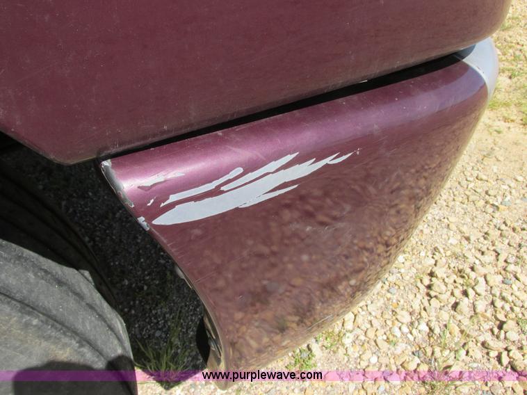 image for item I6250 2003 Freightliner Columbia semi truck