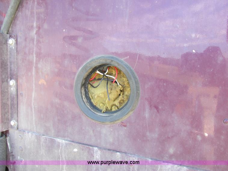 image for item I6250 2003 Freightliner Columbia semi truck