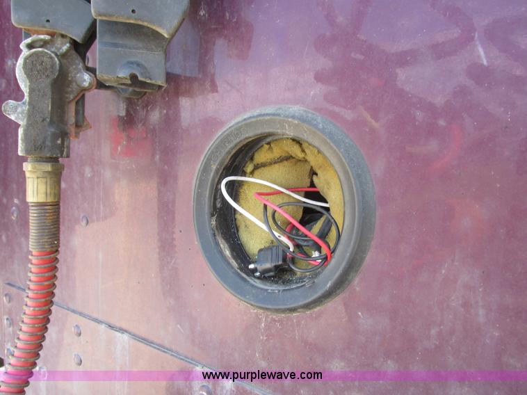 image for item I6250 2003 Freightliner Columbia semi truck