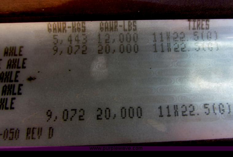 image for item I6250 2003 Freightliner Columbia semi truck