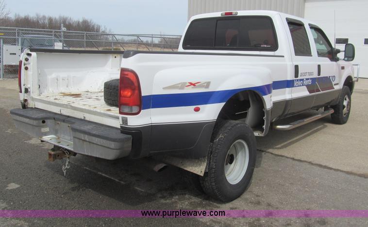 image for item I7068 1999 Ford F350 Super Duty XLT Lariat Crew Cab pickup truck