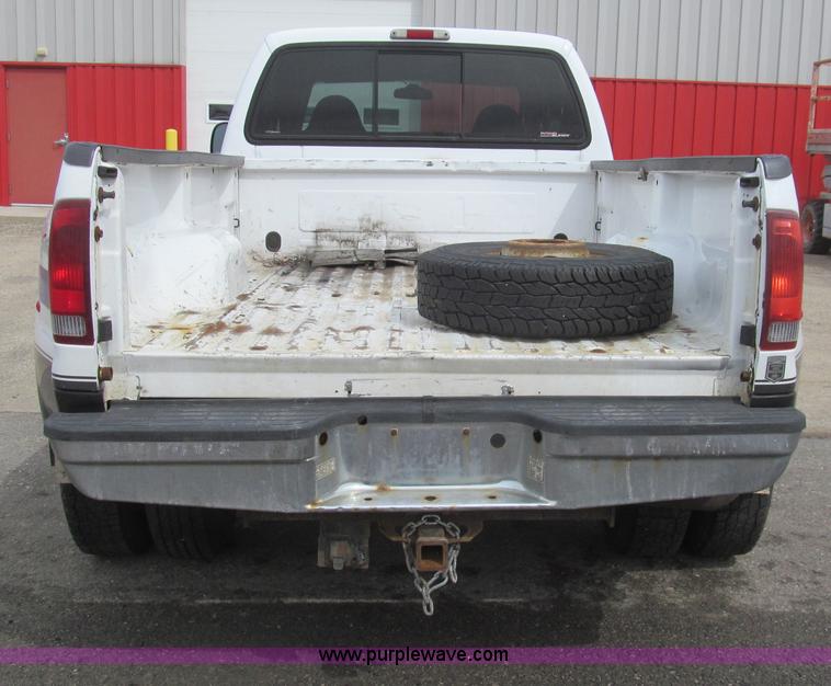 image for item I7068 1999 Ford F350 Super Duty XLT Lariat Crew Cab pickup truck