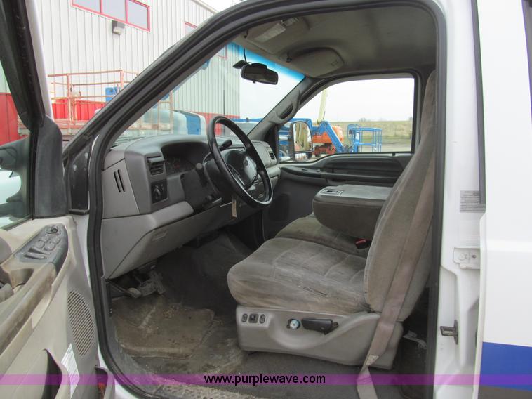 image for item I7068 1999 Ford F350 Super Duty XLT Lariat Crew Cab pickup truck