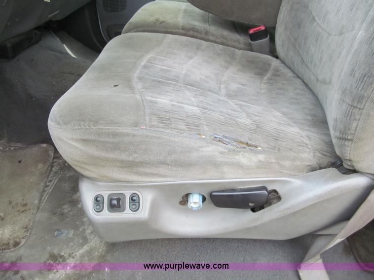 image for item I7068 1999 Ford F350 Super Duty XLT Lariat Crew Cab pickup truck