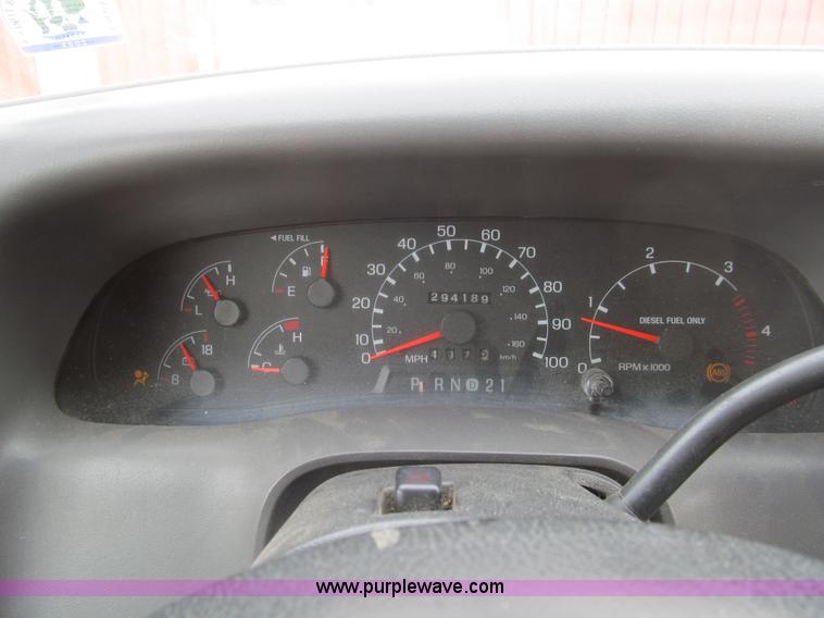 image for item I7068 1999 Ford F350 Super Duty XLT Lariat Crew Cab pickup truck