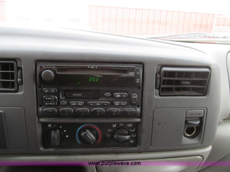 image for item I7068 1999 Ford F350 Super Duty XLT Lariat Crew Cab pickup truck