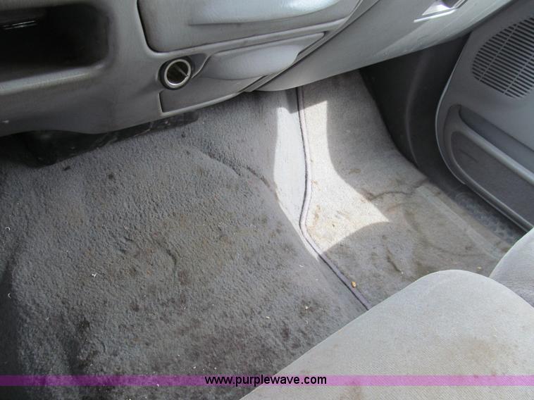 image for item I7068 1999 Ford F350 Super Duty XLT Lariat Crew Cab pickup truck