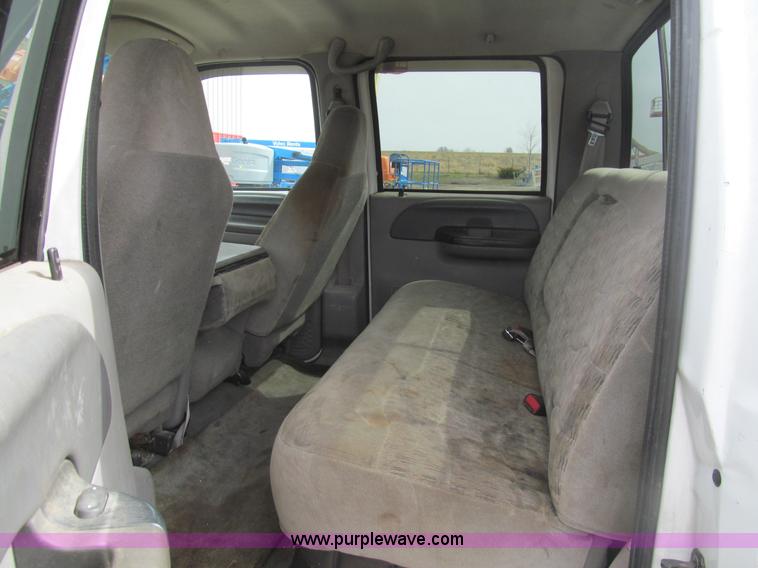 image for item I7068 1999 Ford F350 Super Duty XLT Lariat Crew Cab pickup truck