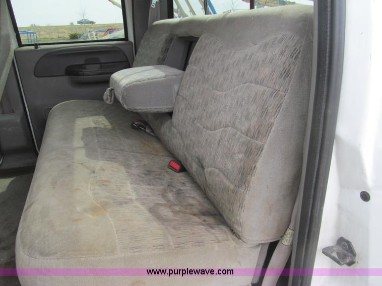 image for item I7068 1999 Ford F350 Super Duty XLT Lariat Crew Cab pickup truck