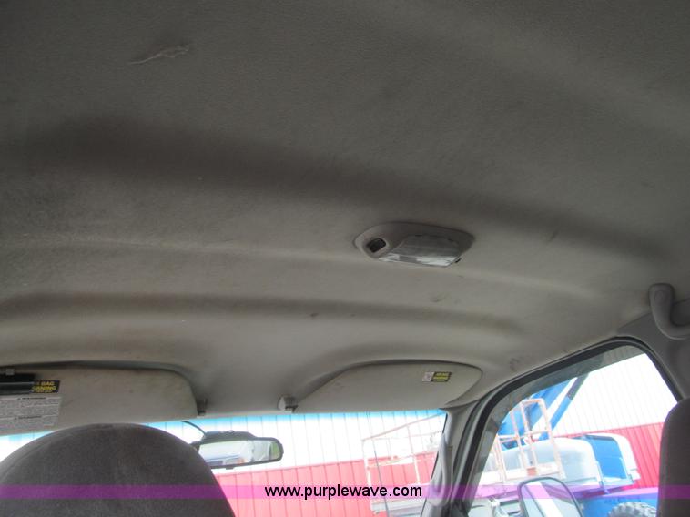 image for item I7068 1999 Ford F350 Super Duty XLT Lariat Crew Cab pickup truck