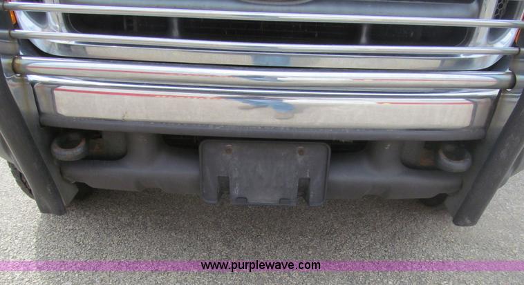 image for item I7068 1999 Ford F350 Super Duty XLT Lariat Crew Cab pickup truck