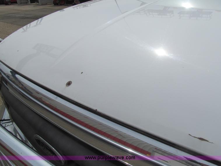 image for item I7068 1999 Ford F350 Super Duty XLT Lariat Crew Cab pickup truck