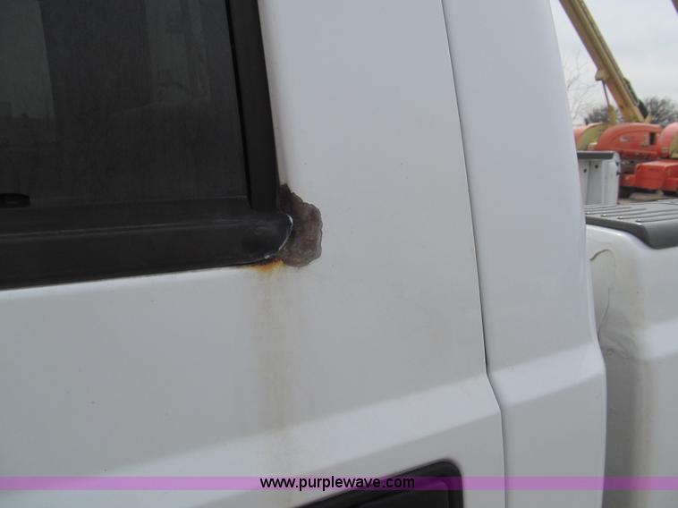 image for item I7068 1999 Ford F350 Super Duty XLT Lariat Crew Cab pickup truck