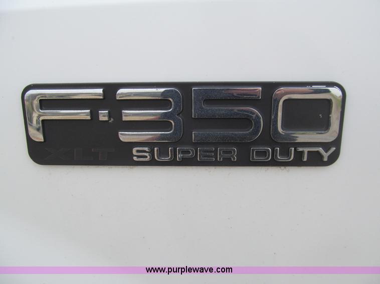 image for item I7068 1999 Ford F350 Super Duty XLT Lariat Crew Cab pickup truck