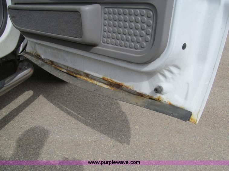 image for item I7068 1999 Ford F350 Super Duty XLT Lariat Crew Cab pickup truck