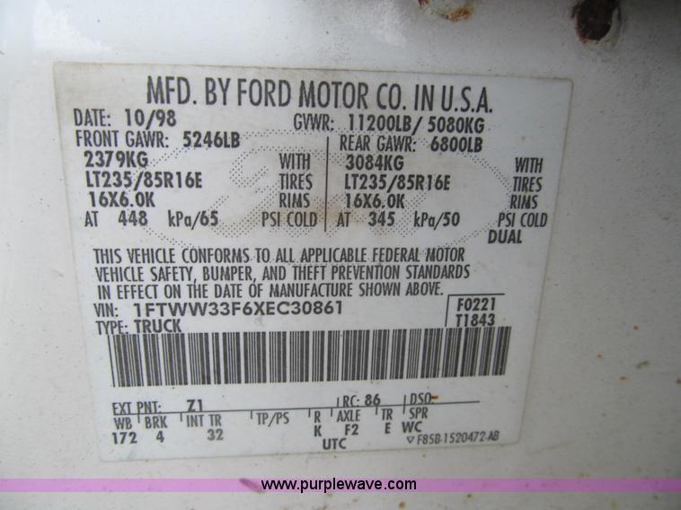 image for item I7068 1999 Ford F350 Super Duty XLT Lariat Crew Cab pickup truck