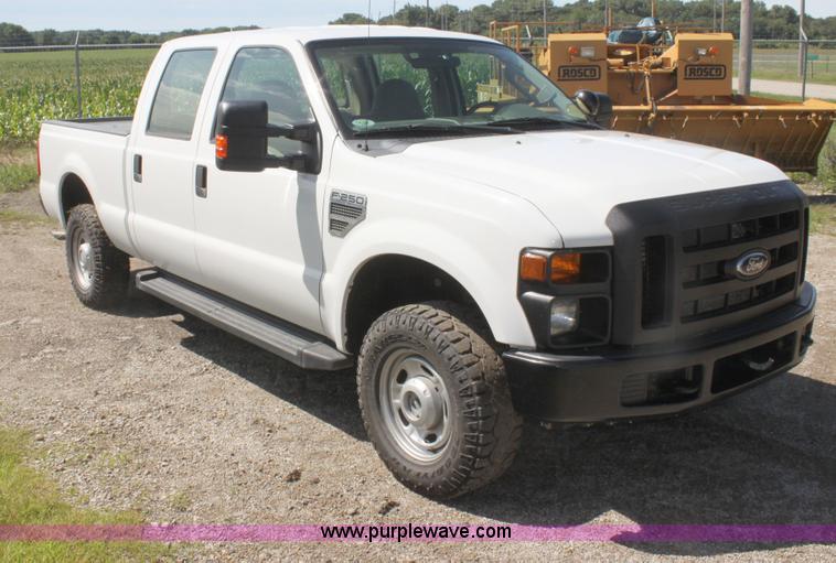 image for item I7325 2010 Ford F250 Super Duty Crew Cab pickup truck