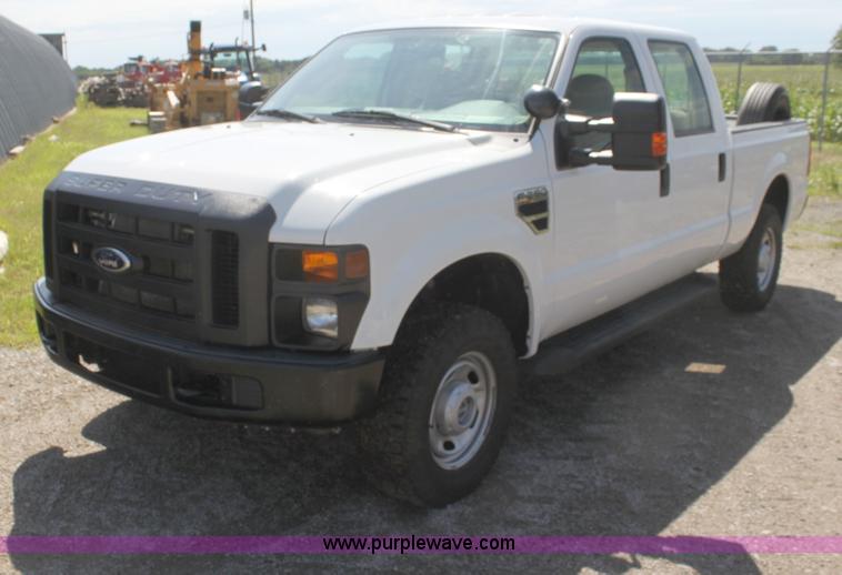 image for item I7325 2010 Ford F250 Super Duty Crew Cab pickup truck