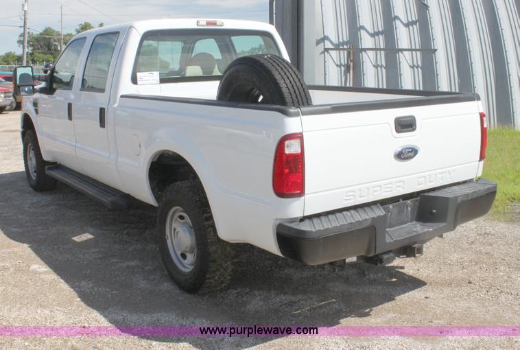 image for item I7325 2010 Ford F250 Super Duty Crew Cab pickup truck