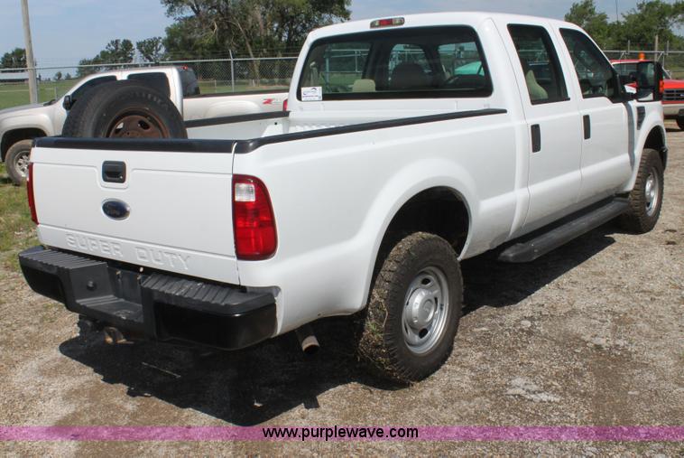 image for item I7325 2010 Ford F250 Super Duty Crew Cab pickup truck