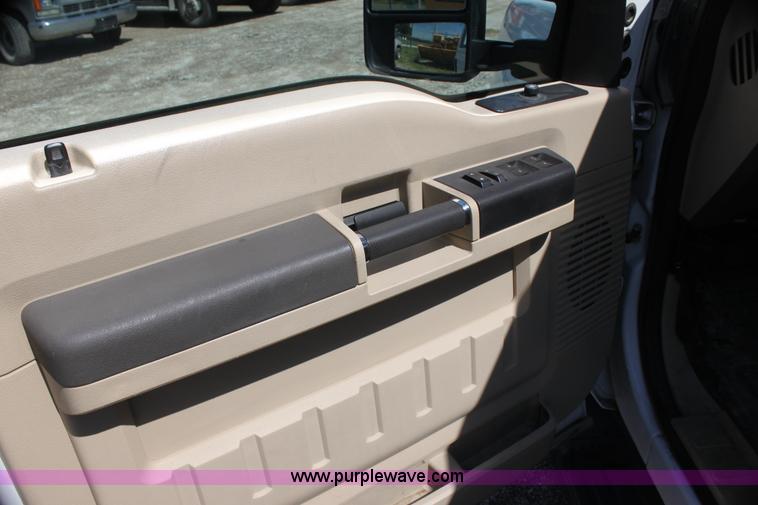 image for item I7325 2010 Ford F250 Super Duty Crew Cab pickup truck