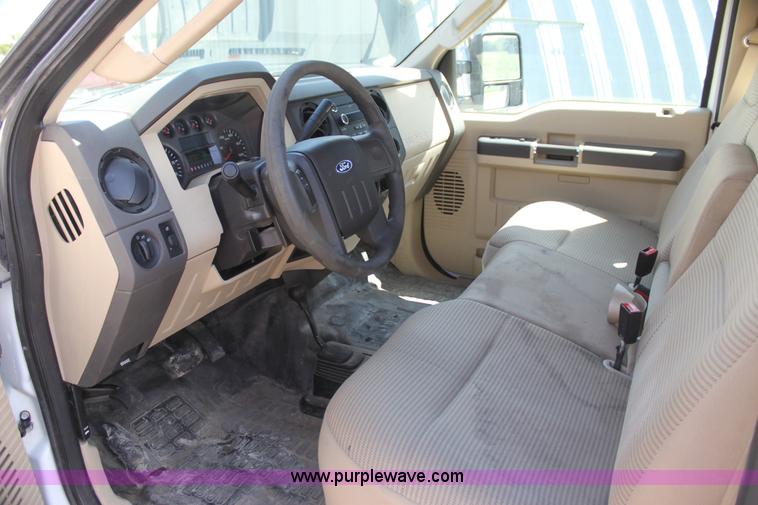 image for item I7325 2010 Ford F250 Super Duty Crew Cab pickup truck