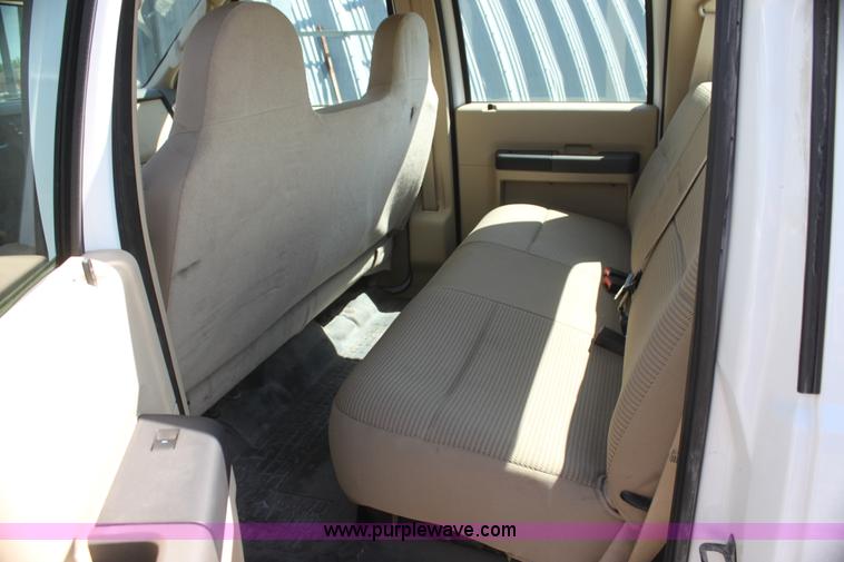 image for item I7325 2010 Ford F250 Super Duty Crew Cab pickup truck